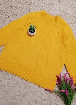 Яскравий жіночий пуловер оверсайз