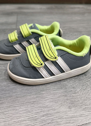 Кросівки дитячі Adidas 22-23 розмір ( устілка 14 см)