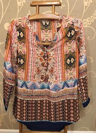 Очень красивая и стильная брендовая разноцветная блузка.