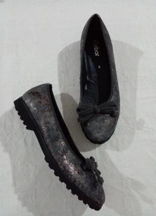 Кожаные туфли в мраморный принт