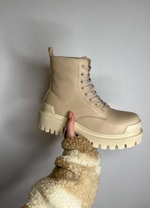 Ботинки balenciaga strike cream boots