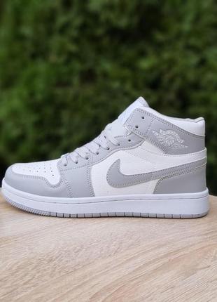 Мужские кроссовки nike air jordan 1 mid білі з сірим