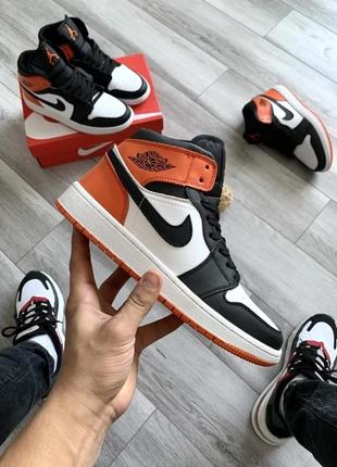 Чоловічі кросівки nike air jordan retro 1 orange