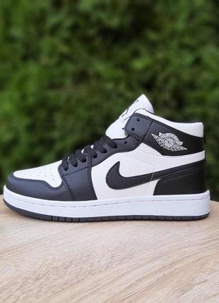 Мужские кроссовки nike air jordan 1 mid білі з чорним