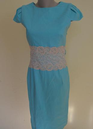 Очень шикарное брендовое платье с красивым кружевом голубое