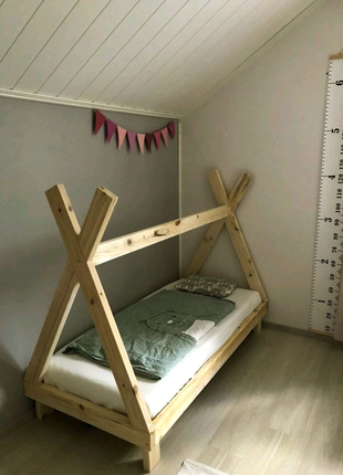 Ліжко будинок з бруса