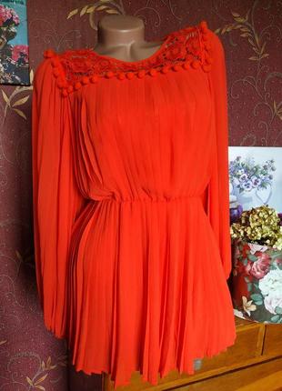 Оранжевое гофрированное платье с длинными рукавами от voyelles