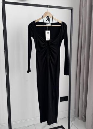 Шикарное длинное черное платье по фигуре bershka