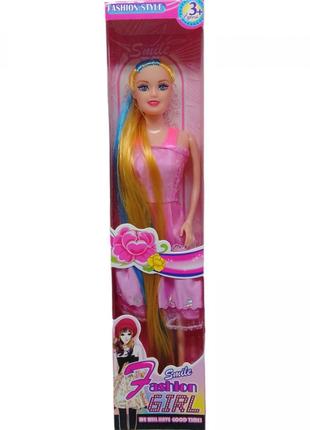 Кукла типа Барби в розовом