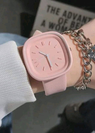 Жіночий стильний годинник