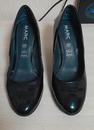 Шикарные туфли из лаковой кожи чёрного цвета marc art of walki...