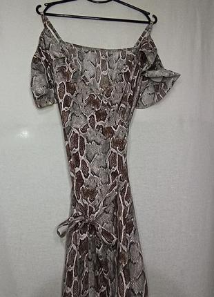 Нова сукня на запах зі зміїним принтом