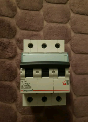Автоматический выключатель legrand TX3 C32 3П