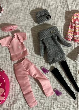 Набор одежды с обувью для кукол типа Барби в сумочке