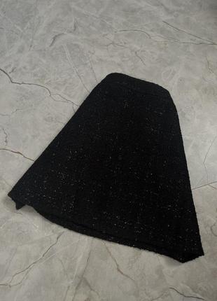 Актуальная черная твидовая юбка
