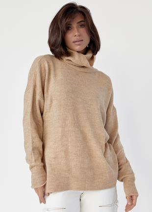 Женский свитер oversize с разрезами по бокам - светло-коричнев...