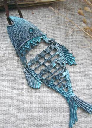 Длинное ожерелье кулон на длинном шнурке с рыбой в стиле бохо....