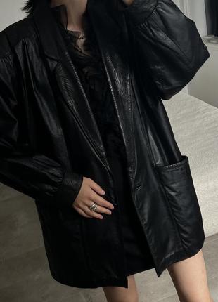 Черная винтажная кожаная оверсайз куртка