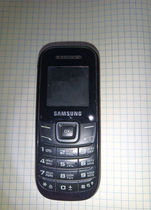 Мобільний телефон Samsung GT-E1200l