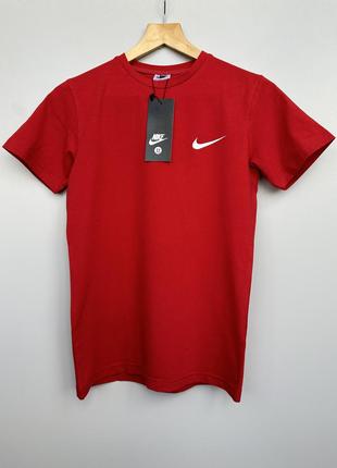 Футболка Nike червона