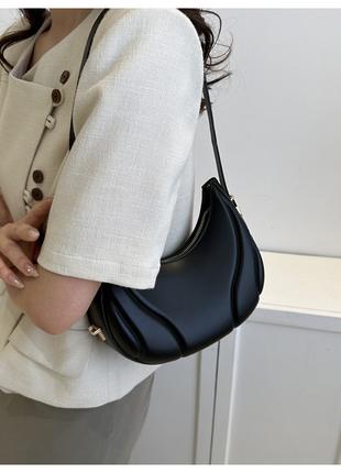 Жіноча маленька сумка хобо сумочка багет через плече
