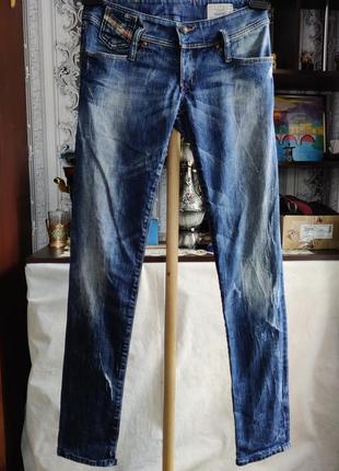 Diesel женские джинсы. выполнен в италии. размер 27