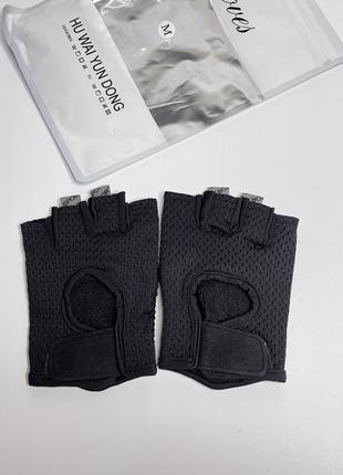 Женские спортивные перчатки черного цвета размер m