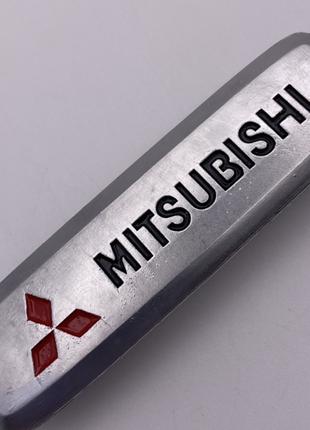 Шильдик на авто коврик митцубиши Mitsubishi Motors