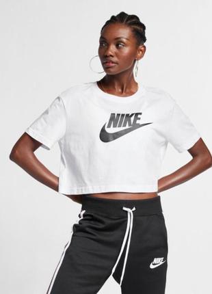 Футболка nike sportswear essential размер m