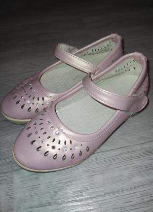 Нежные розовые туфли туфельки