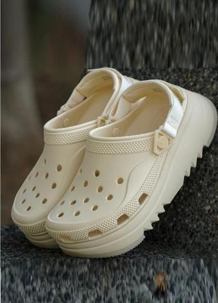 Крокс классик хайкер клог платформа ванила беж crocs hiker xsc...