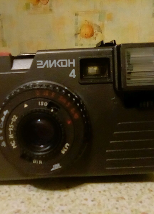 Елікон-4 - радянський малоформатний шкільний фотоапарат
