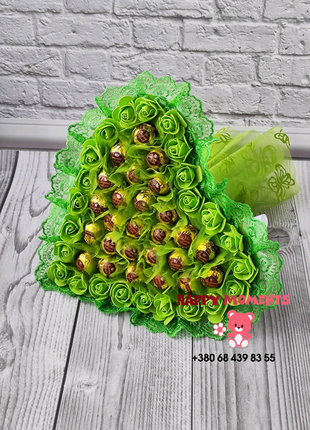 Зелёный букет из конфет в форме сердца подарок для девушки