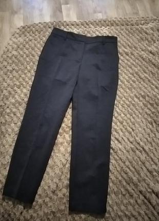 Классические короткие черные брюки с карманами