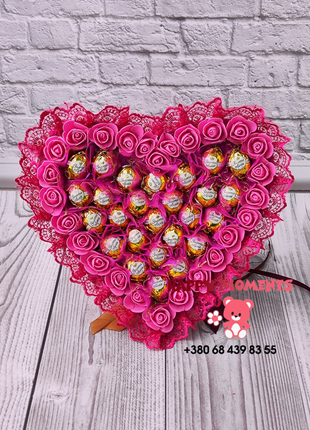 Малиновый букет из конфет в форме сердца подарок для девушки