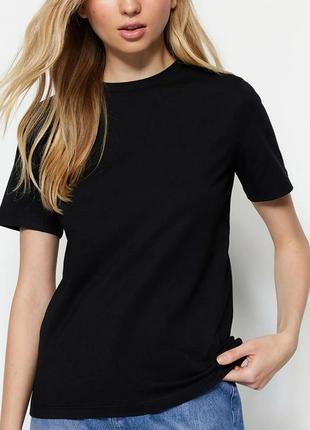 Черная футболка. базовая футболка. женская черная футболка.