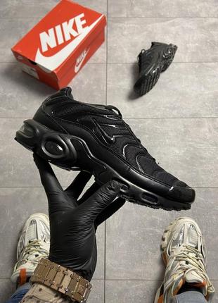 Nike air max plus triple black black 42