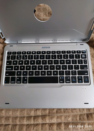 Нова клавіатура Bluetooth та чохол до iPad