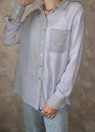 Тонеркая полосатая рубашка с оригинальной спинкой