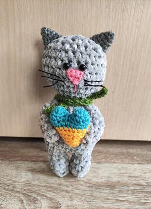 Вязаная плюшевая игрушка сувенир котик,кот