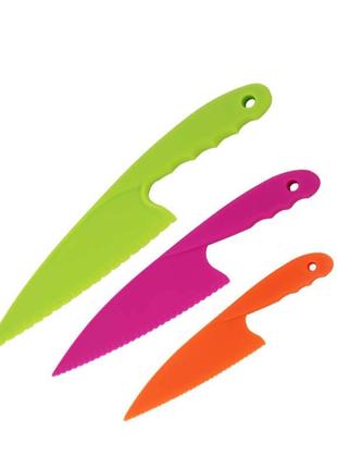 Набір пластикових кухонних ножів із 3 предметів.