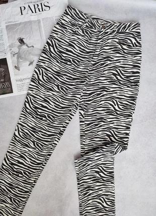 Женские брюки джинсы в принт зебра черно белые