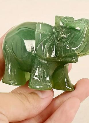 Вирізана вручну статуетка слона з натурального зеленого нефрит...