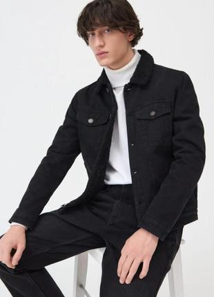 Мужская джинсовая черная куртка на утеплителе