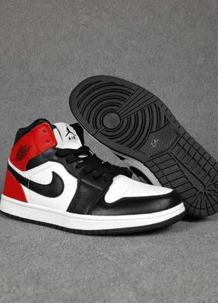 Nike air jordan 1 білі з чорним і червоним