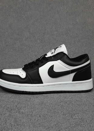 Женские кроссовки nike air jordan 1 low білі з чорним