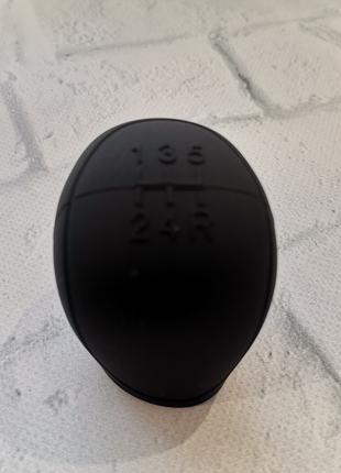 Силиконовая накладка на ручку КПП черного цвета