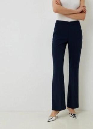 Женские комфортные трикотажные брюки тёмно-синего цвета большо...