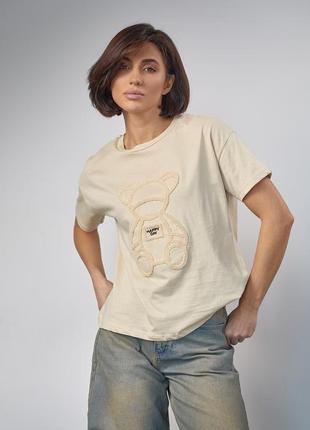 Женская футболка с мишкой.