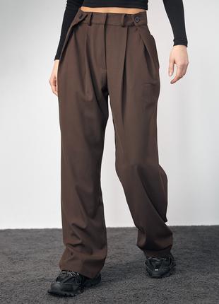 Классические брюки с акцентными пуговицами на поясе - темно-ко...